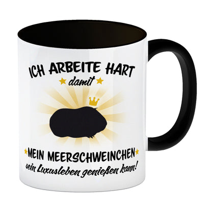 Ich arbeite hart für das Luxusleben meines Meerschweinchens Haustier Kaffeebecher Schwarz