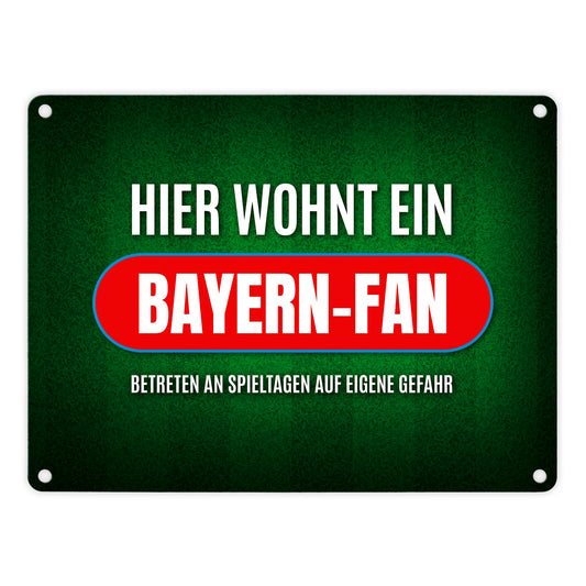 Hier wohnt ein Bayern-Fan Metallschild mit Rasen Motiv