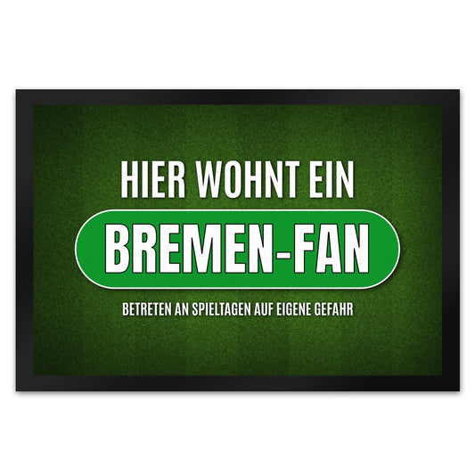 Hier wohnt ein Bremen-Fan Fußmatte XL mit Rasen Motiv