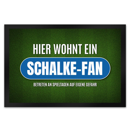 Hier wohnt ein Schalke-Fan Fußmatte XL mit Rasen Motiv