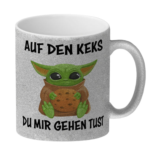 Baby-Alien Glitzer-Kaffeebecher mit Spruch Auf den Keks du mir gehen tust