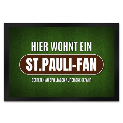 Hier wohnt ein St.Pauli-Fan Fußmatte XL mit Rasen Motiv