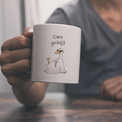 Gilbert die Gans Kaffeebecher mit Spruch Gans gechillt