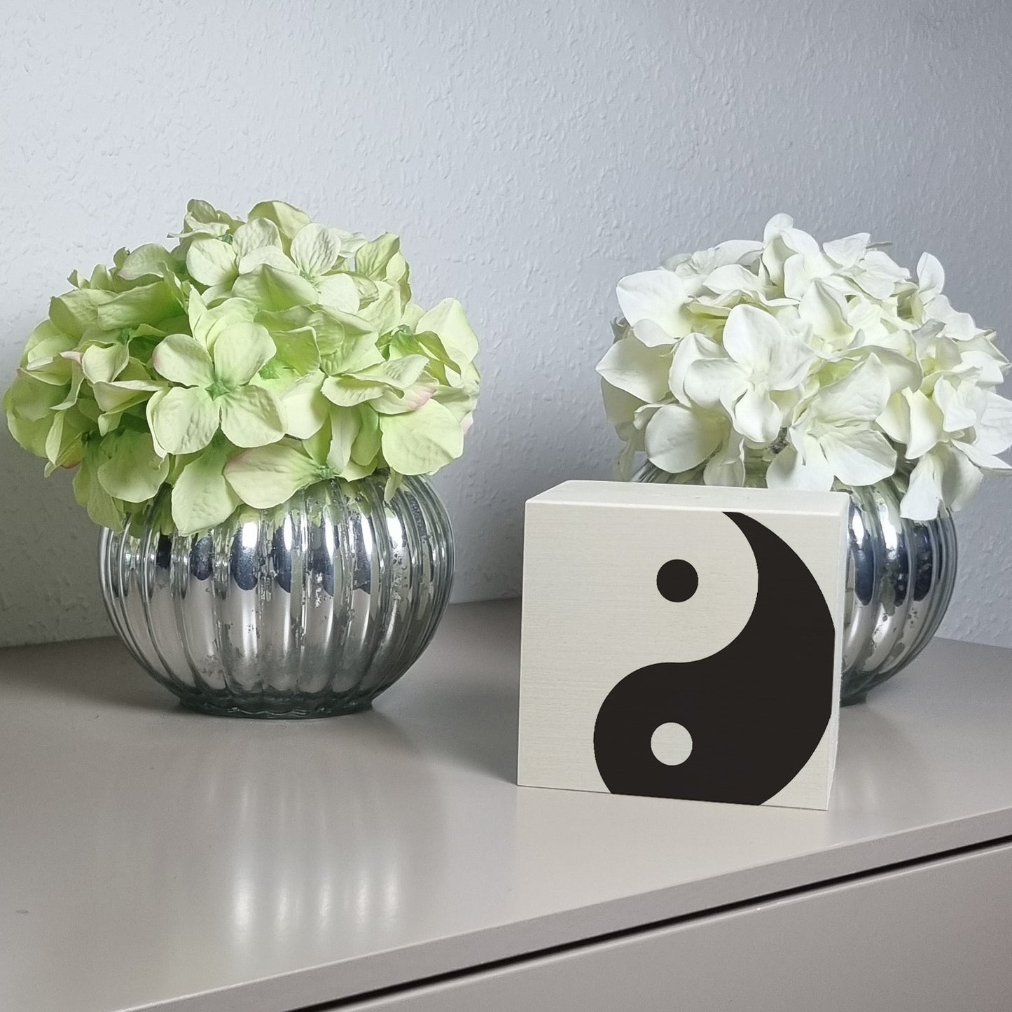 Spardose aus Holz mit dekorativem Yin und Yang Design - chinesische Philosophie