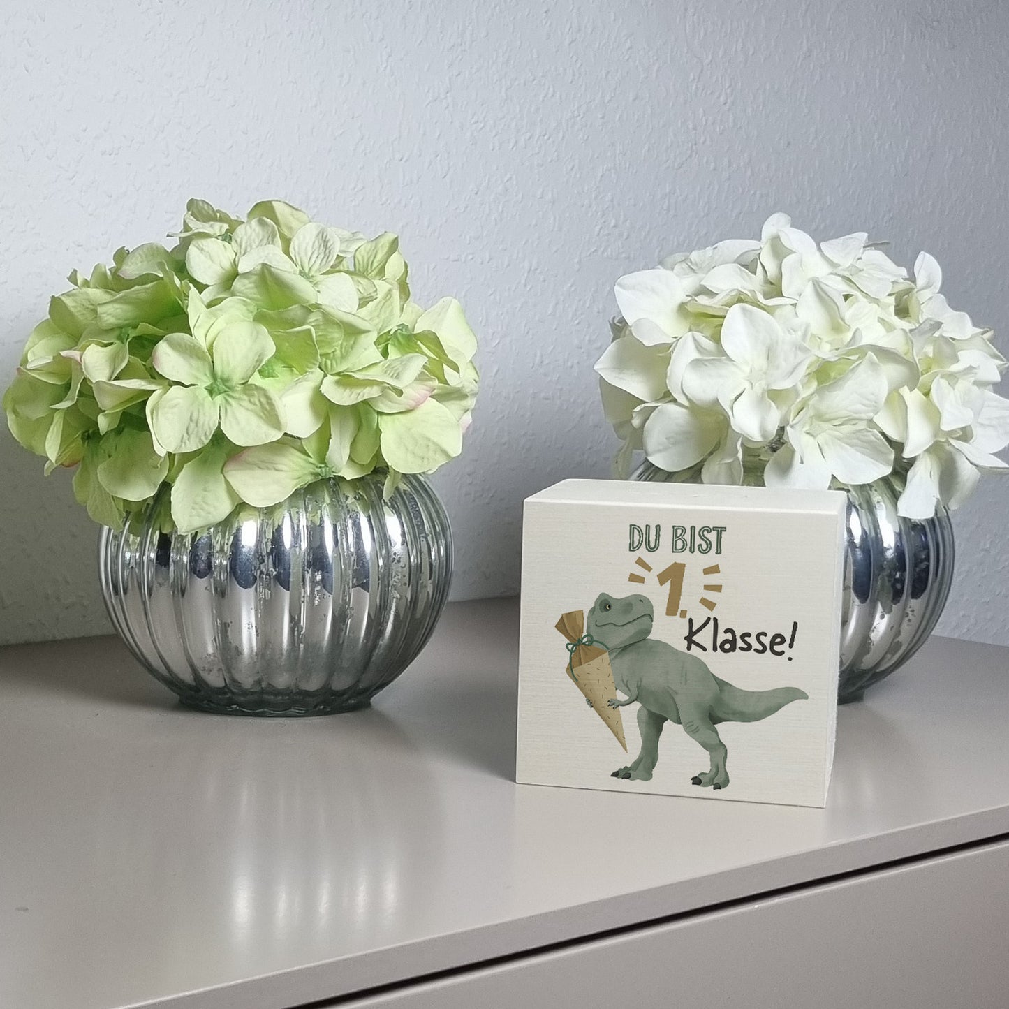 Dino mit Schultüte Spardose aus Holz mit Spruch Du bist 1. Klasse!