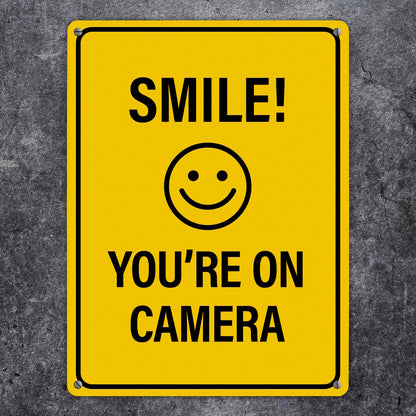 Smile you're on camera Metallschild XL mit lachendem Gesicht