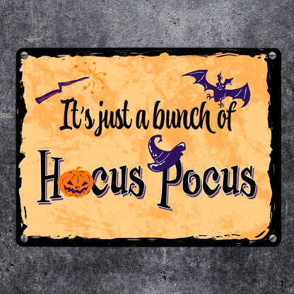 Metallschild in 15x20 cm mit Halloween Motiv und Spruch - It's just a bunch of Hocus Pocus -