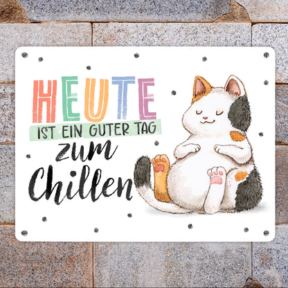 Glückskatze Metallschild XL in 21x28 cm mit Spruch Heute ist ein guter Tag zum Chillen