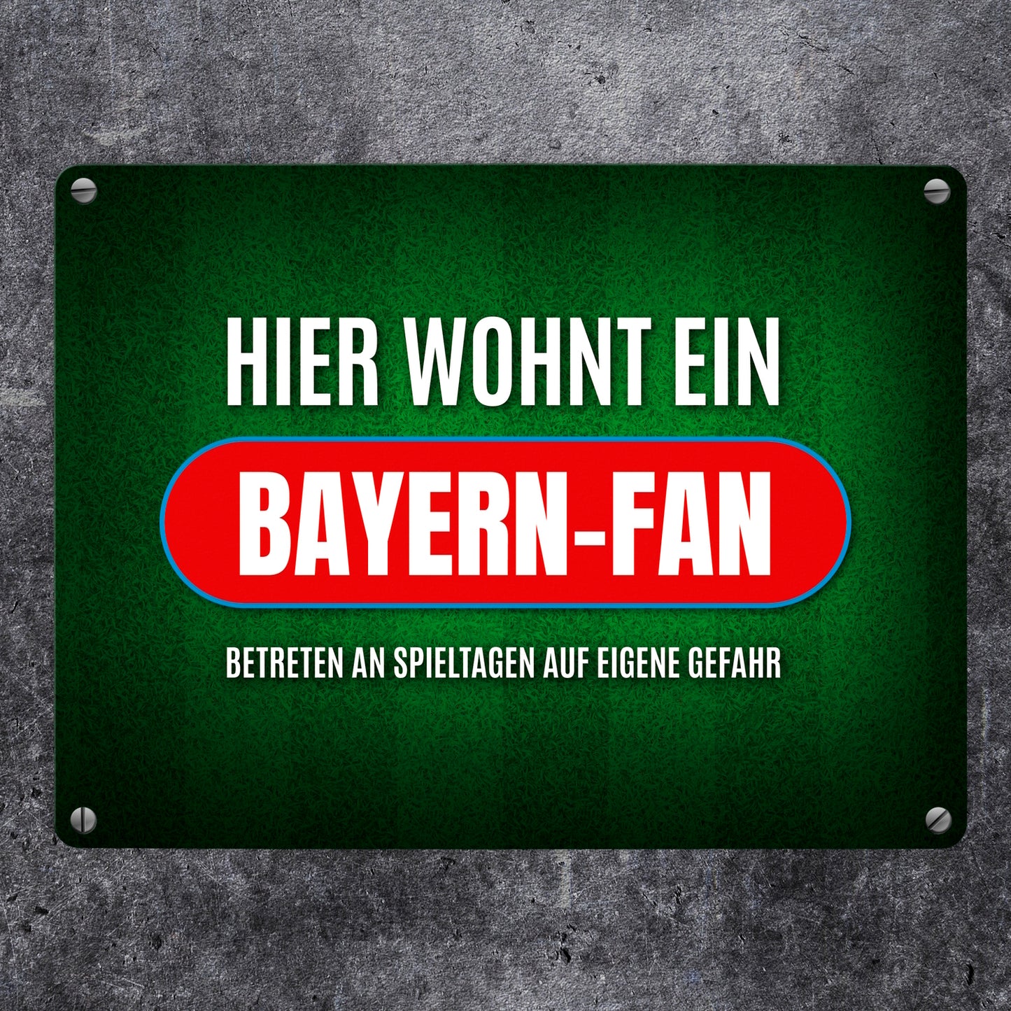 Hier wohnt ein Bayern-Fan Metallschild mit Rasen Motiv