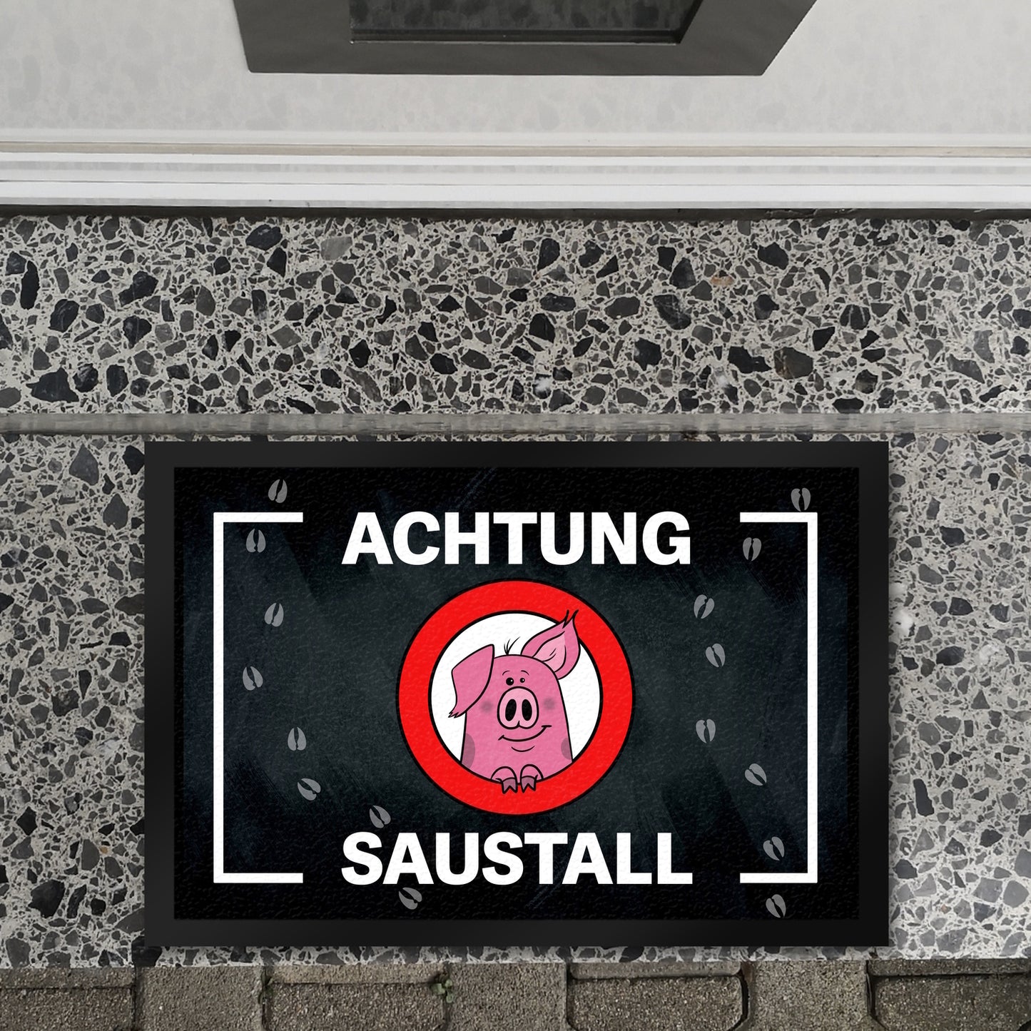 Achtung Saustall Fußmatte XL in 40x60 cm mit niedlichem Comic-Schwein im Warnkreis