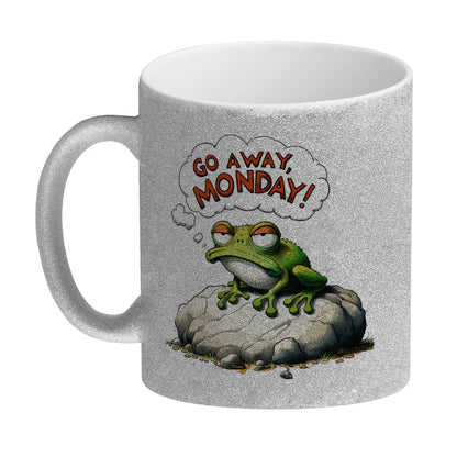 Mürrischer Frosch auf Stein Glitzer-Kaffeebecher mit Spruch Go away, Monday!