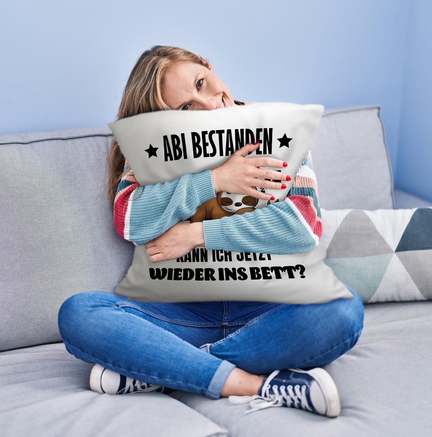 Abi bestanden Faultier Kuschelkissen mit Spruch zurück ins Bett