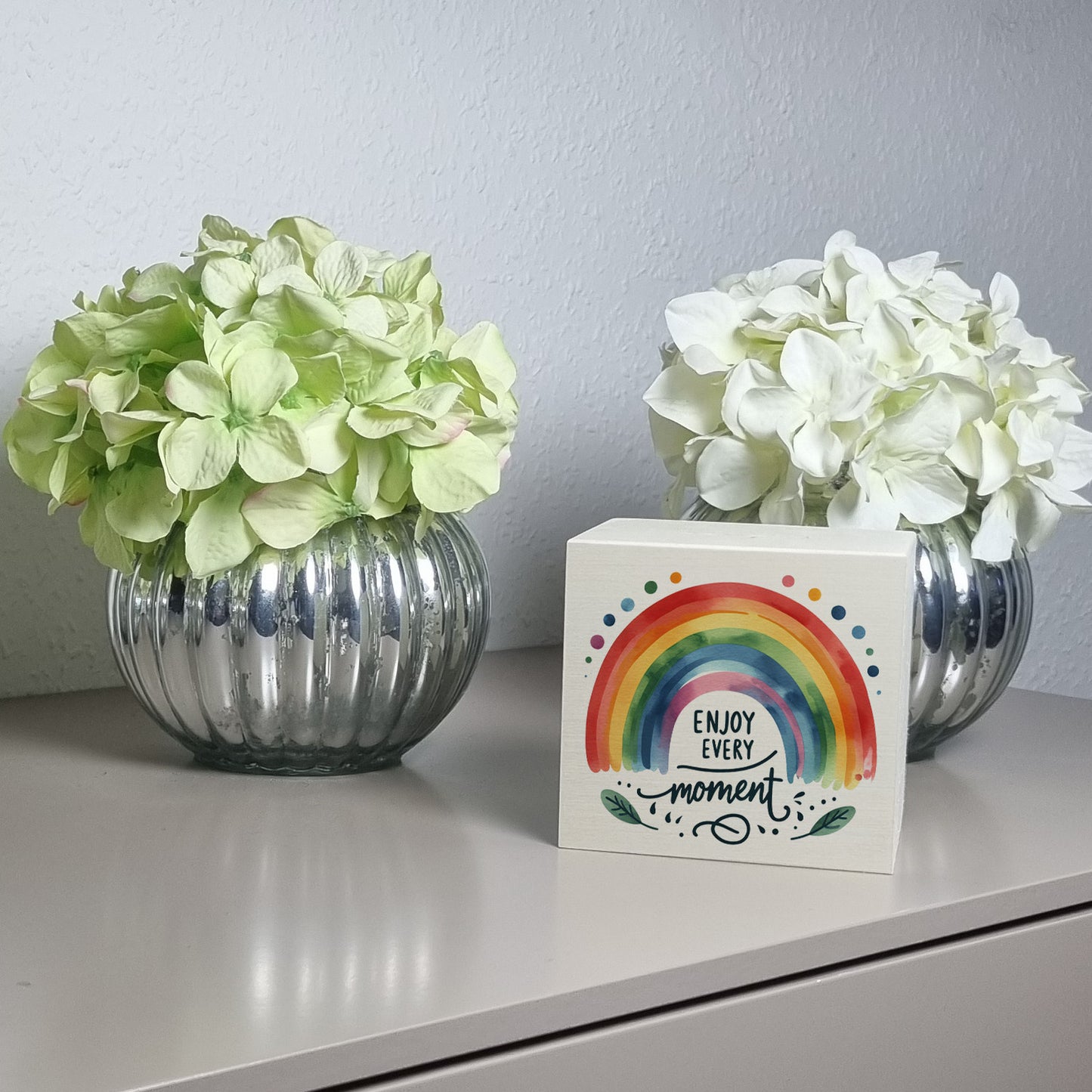 Regenbogen Spardose aus Holz mit Spruch Enjoy every moment