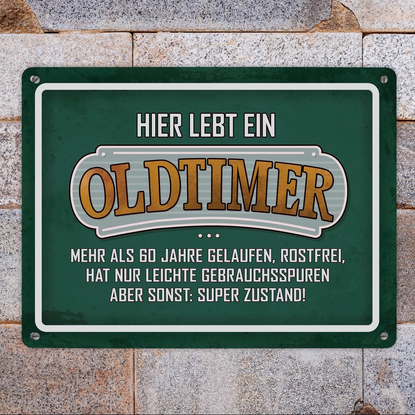 Metallschild XL mit Retro- Stil Motiv und Spruch: Hier wohnt ein Oldtimer