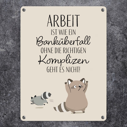 Waschbären Metallschild in 15x20 cm mit Spruch Arbeit erfordert die richtigen Komplizen