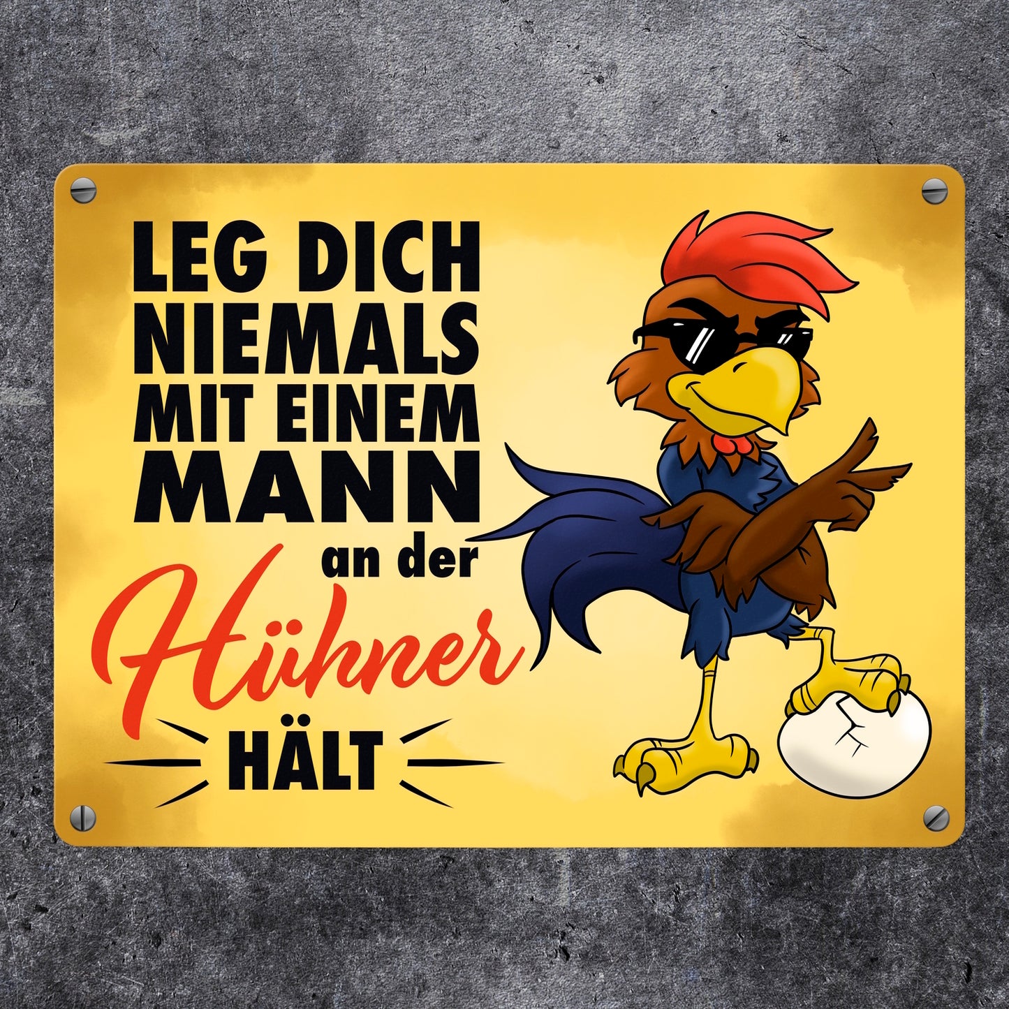 Leg dich niemals mit einem Mann an der Hühner hält Metallschild mit Cartoon-Hahn