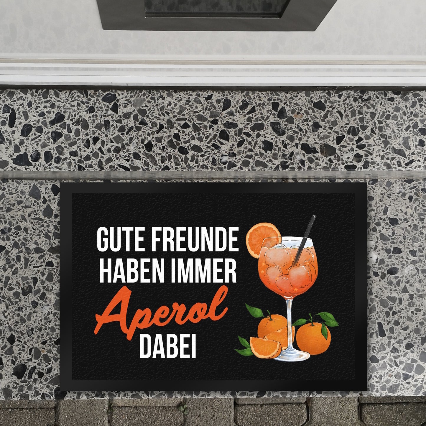 Cocktail Fußmatte XL in 40x60 cm mit Spruch Gute Freunde haben immer Aperol dabei