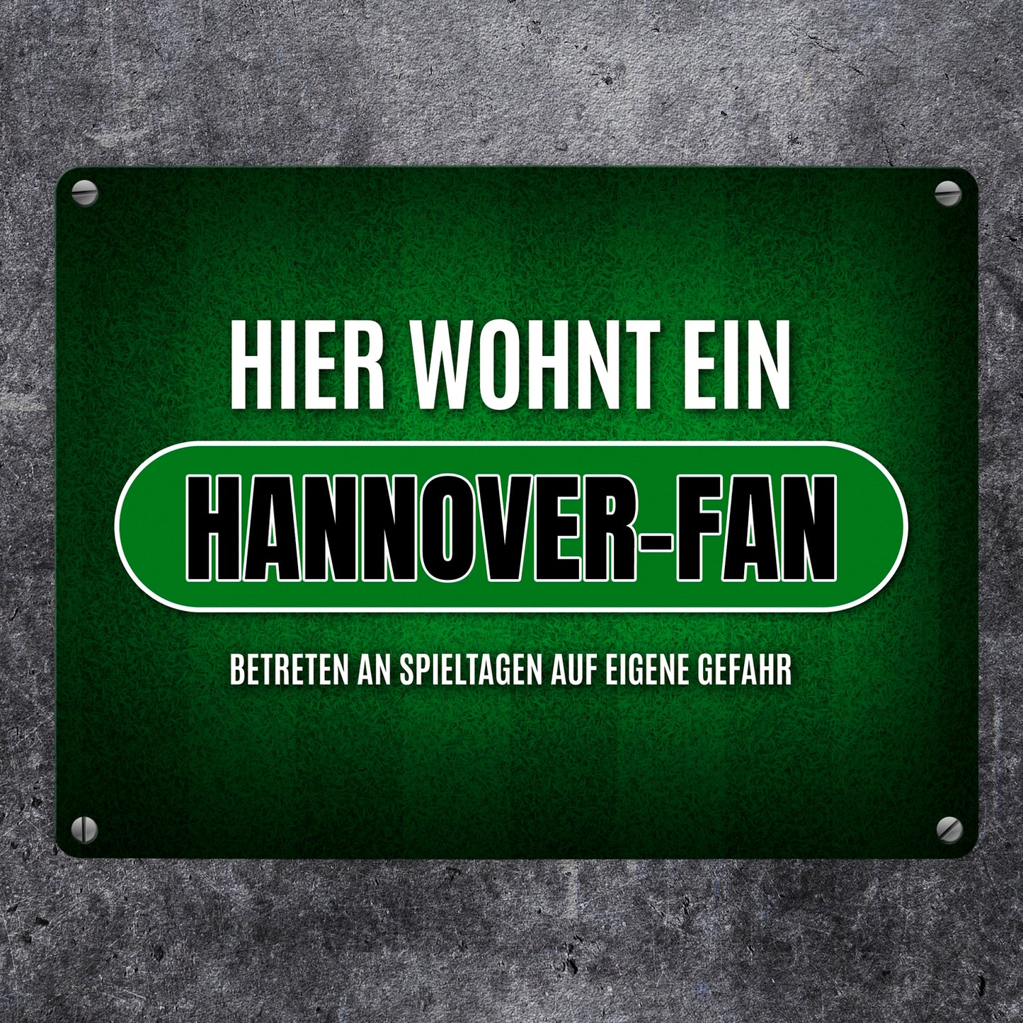 Hier wohnt ein Hannover-Fan Metallschild mit Rasen Motiv