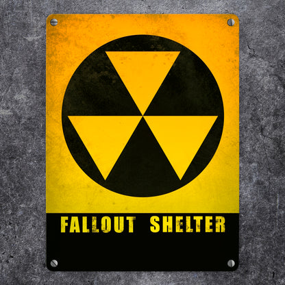 Metallschild mit Fallout Shelter Atomschutzbunker Motiv