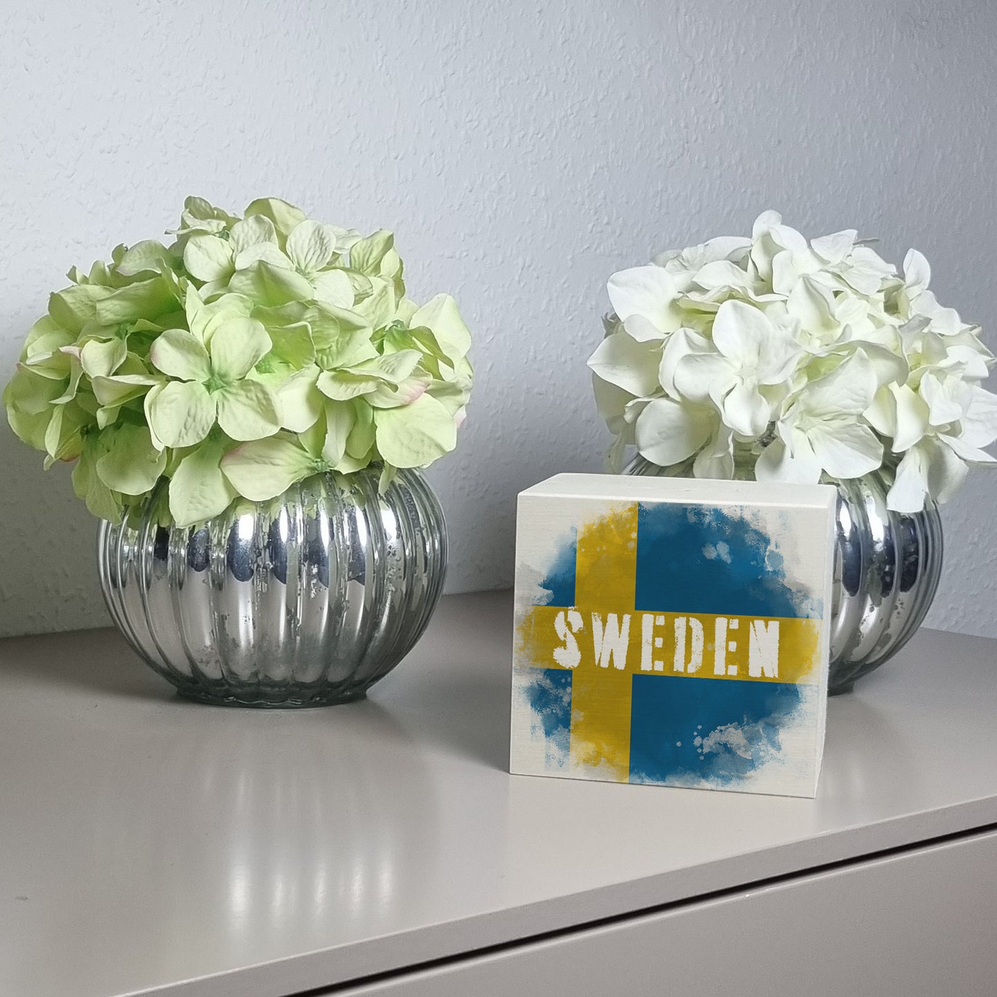 Spardose aus Holz mit Schweden-Flagge im Used Look - Sparschwein für Urlauber