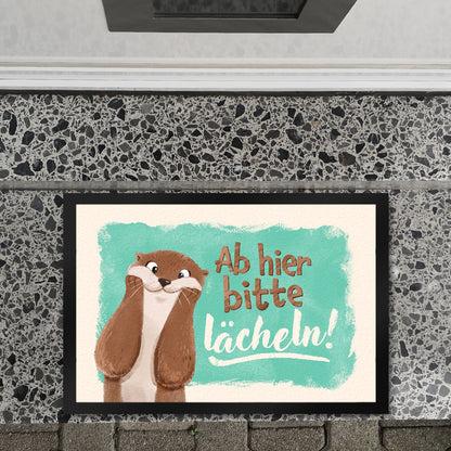 Lachender Otter Fußmatte XL in 40x60 cm mit Spruch Ab hier bitte lächeln