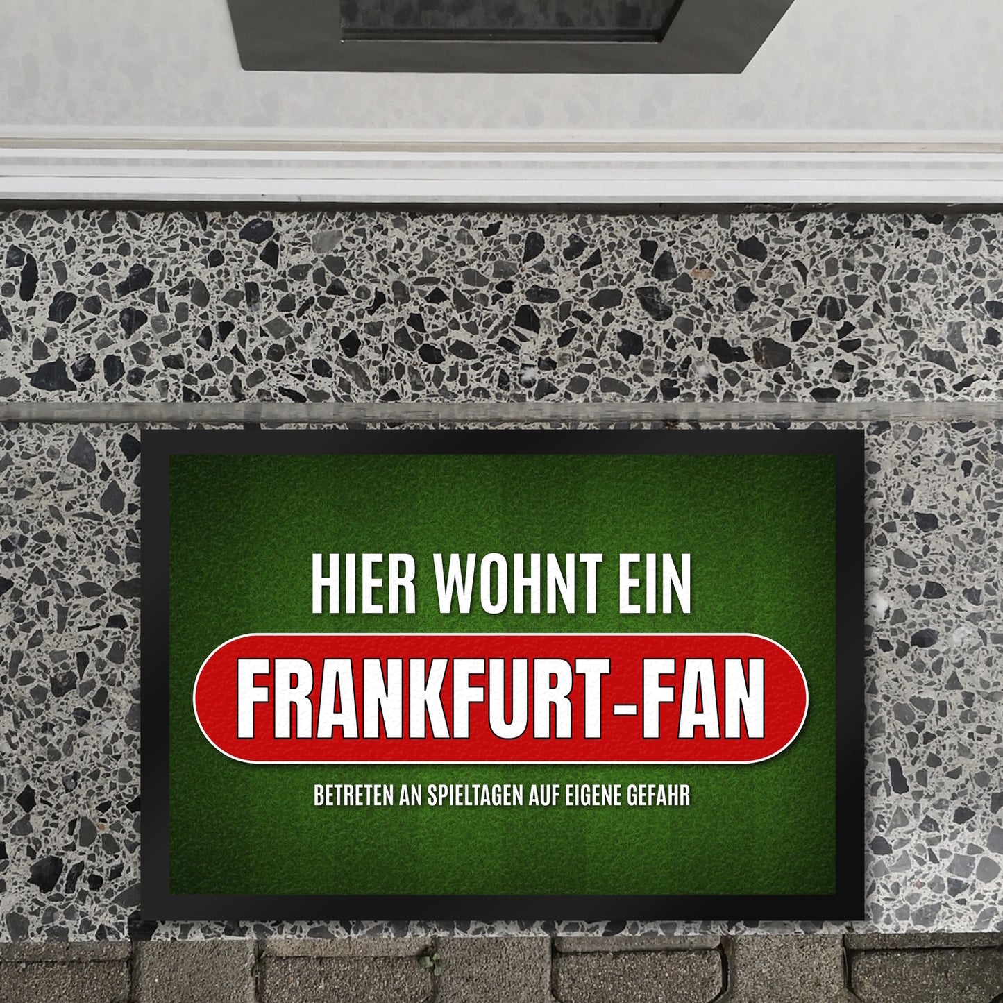 Hier wohnt ein Frankfurt-Fan Fußmatte XL mit Rasen Motiv