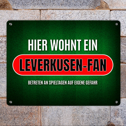 Metallschild XL mit Spruch: Hier wohnt ein Leverkusen-Fan