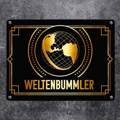 Weltenbummler Metallschild in 15x20 cm mit goldenem Globus und Reisemotiv