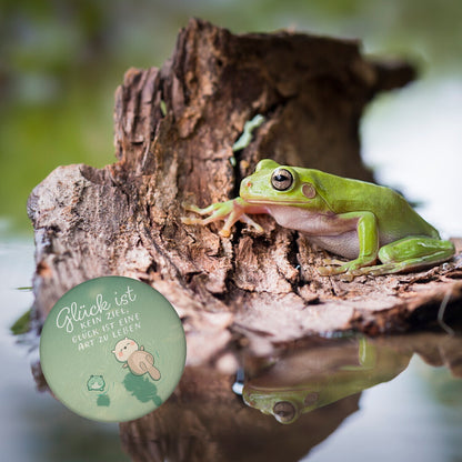 Otter und Frosch Magnet rund rund mit Spruch Glück ist Lebensart kein Ziel