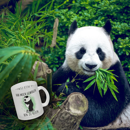 Hab mich gewogen bin zu klein Glas Tasse mit süßem Panda