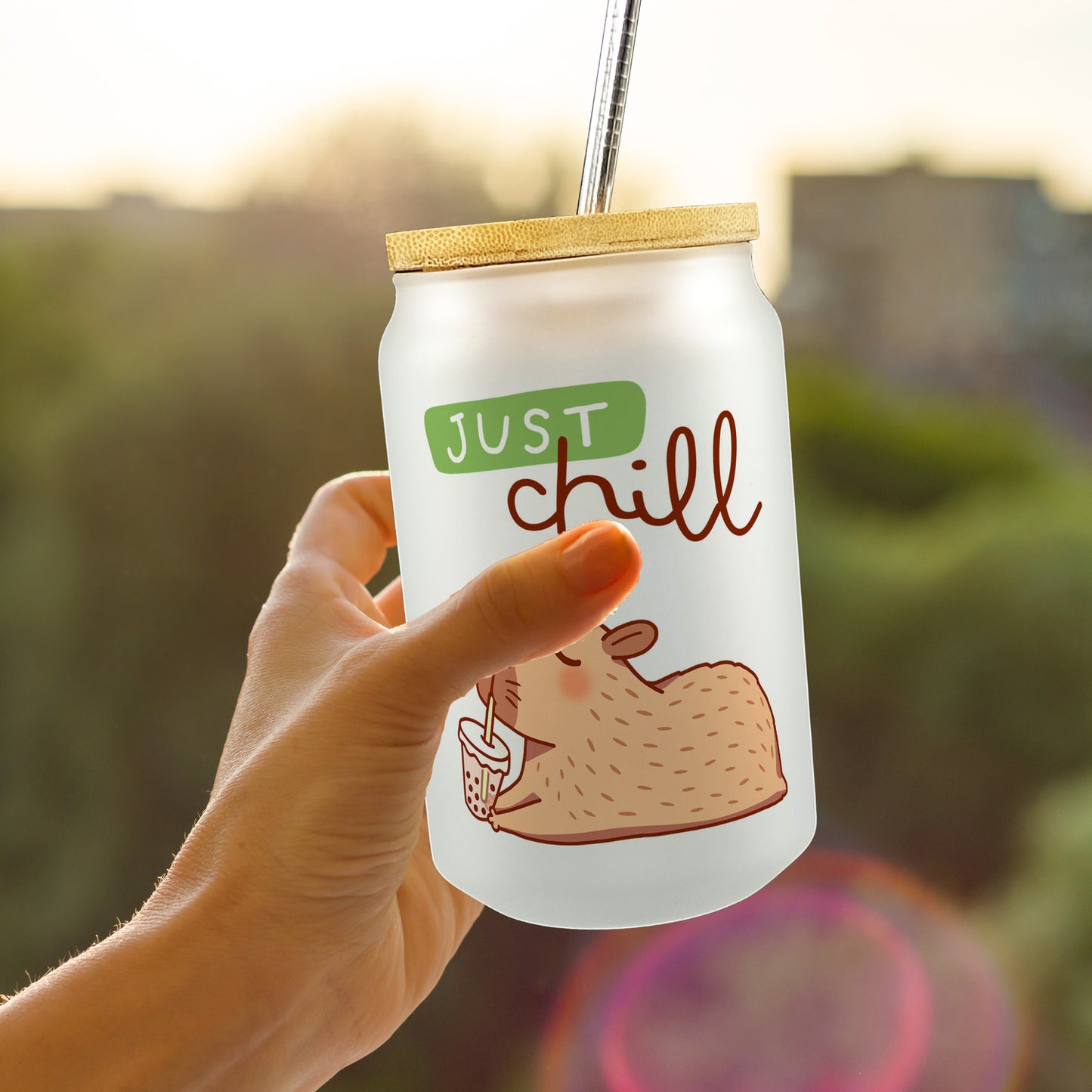 Capybara mit Bubble Tea Trinkglas mit Bambusdeckel mit Spruch Just Chill