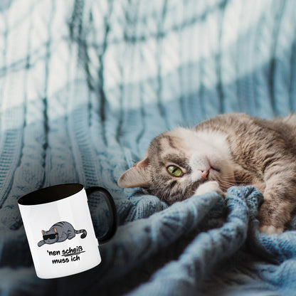 nen Scheiß muss ich Kaffeebecher Schwarz mit coolem Katzen-Motiv