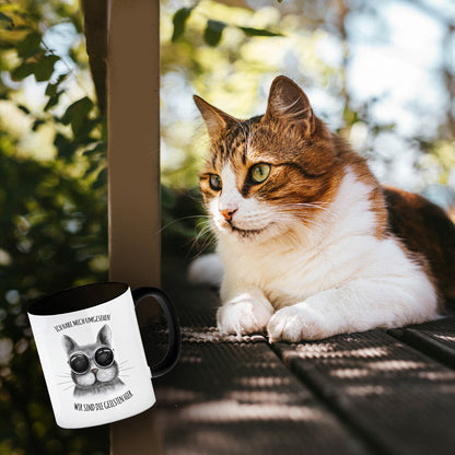 Ich habe mich umgesehen - wir sind die geilsten hier Kaffeebecher Henkel und Innenseite Schwarz mit Katze Motiv