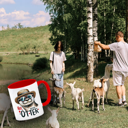 Otter mit Sonnenbrille und Strohhut Kaffeebecher in rot mit Spruch Hot Hotter Otter