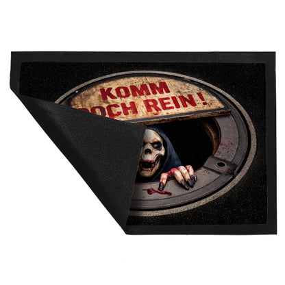 Sensenmann unter Kanaldeckel Fußmatte XL in 40x60 cm - Komm doch rein