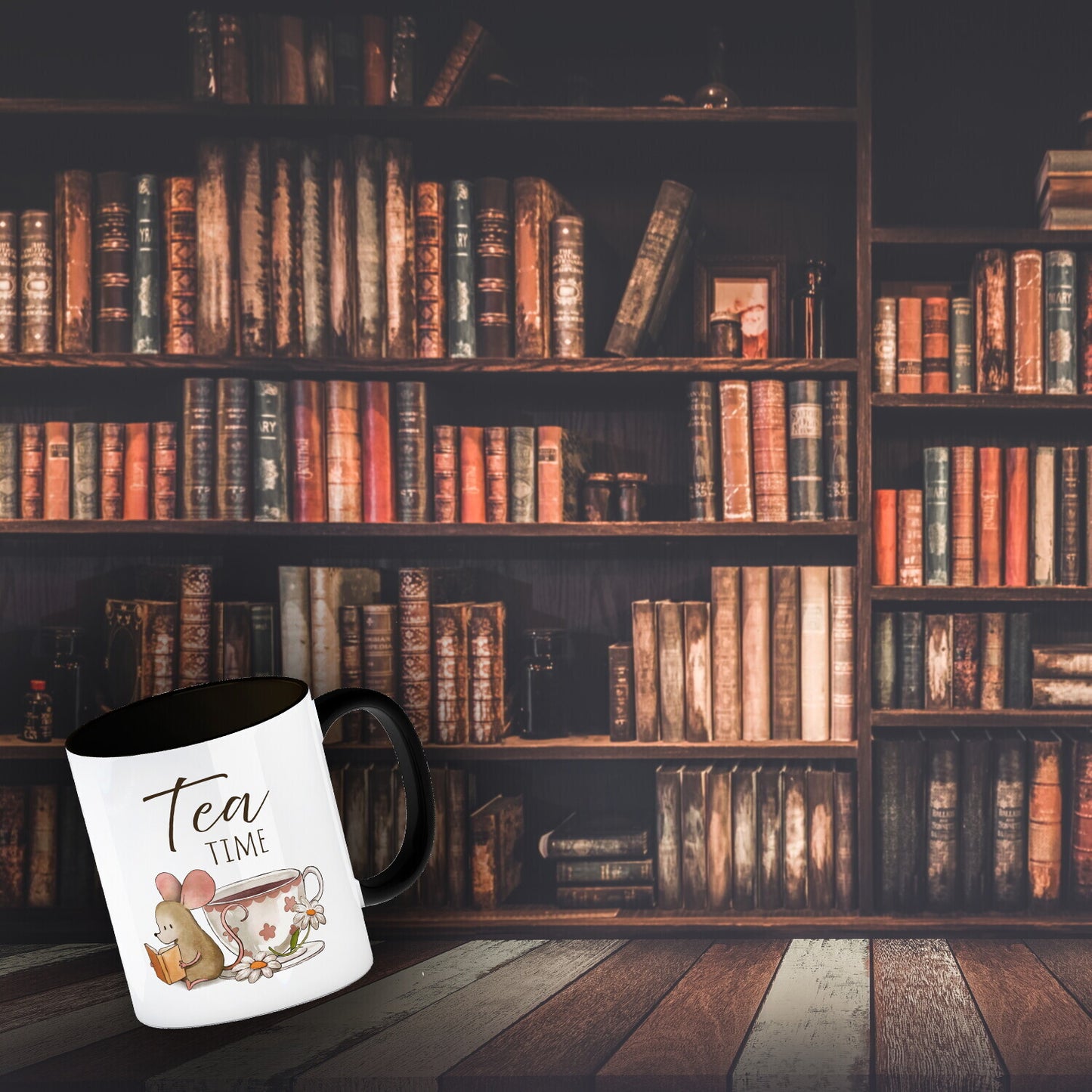 Maus mit Buch Kaffeebecher in schwarz mit Spruch Tea Time