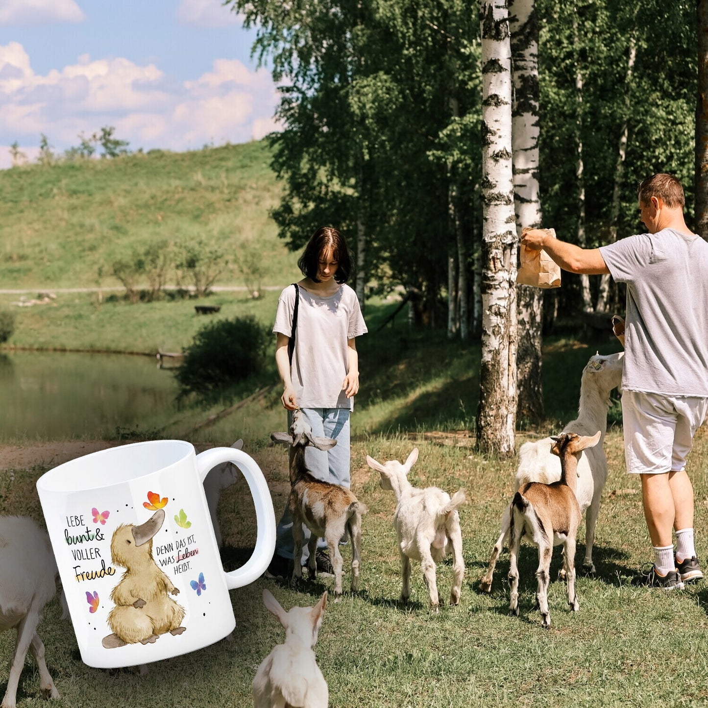 Schnabeltier Kaffeebecher mit Spruch Lebe bunt und freudig