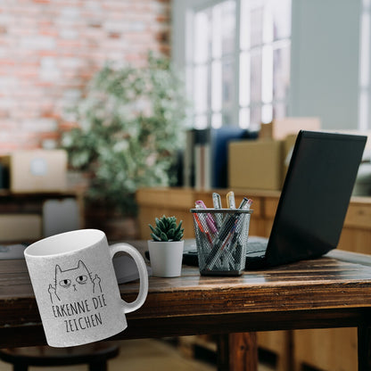 Katze mit Mittelfinger Glitzer-Kaffeebecher mit Spruch Erkenne die Zeichen