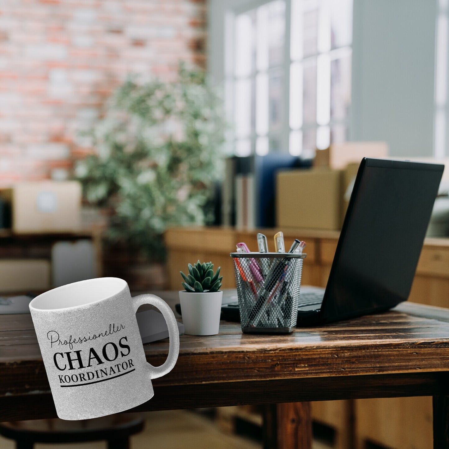 Chef Glitzer-Kaffeebecher mit Spruch Professioneller Chaos Koordinator