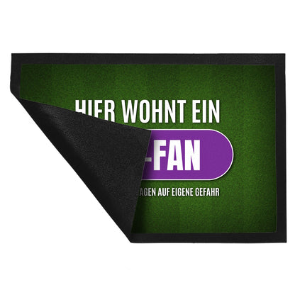 Hier wohnt ein Aue-Fan Fußmatte XL mit Rasen Motiv