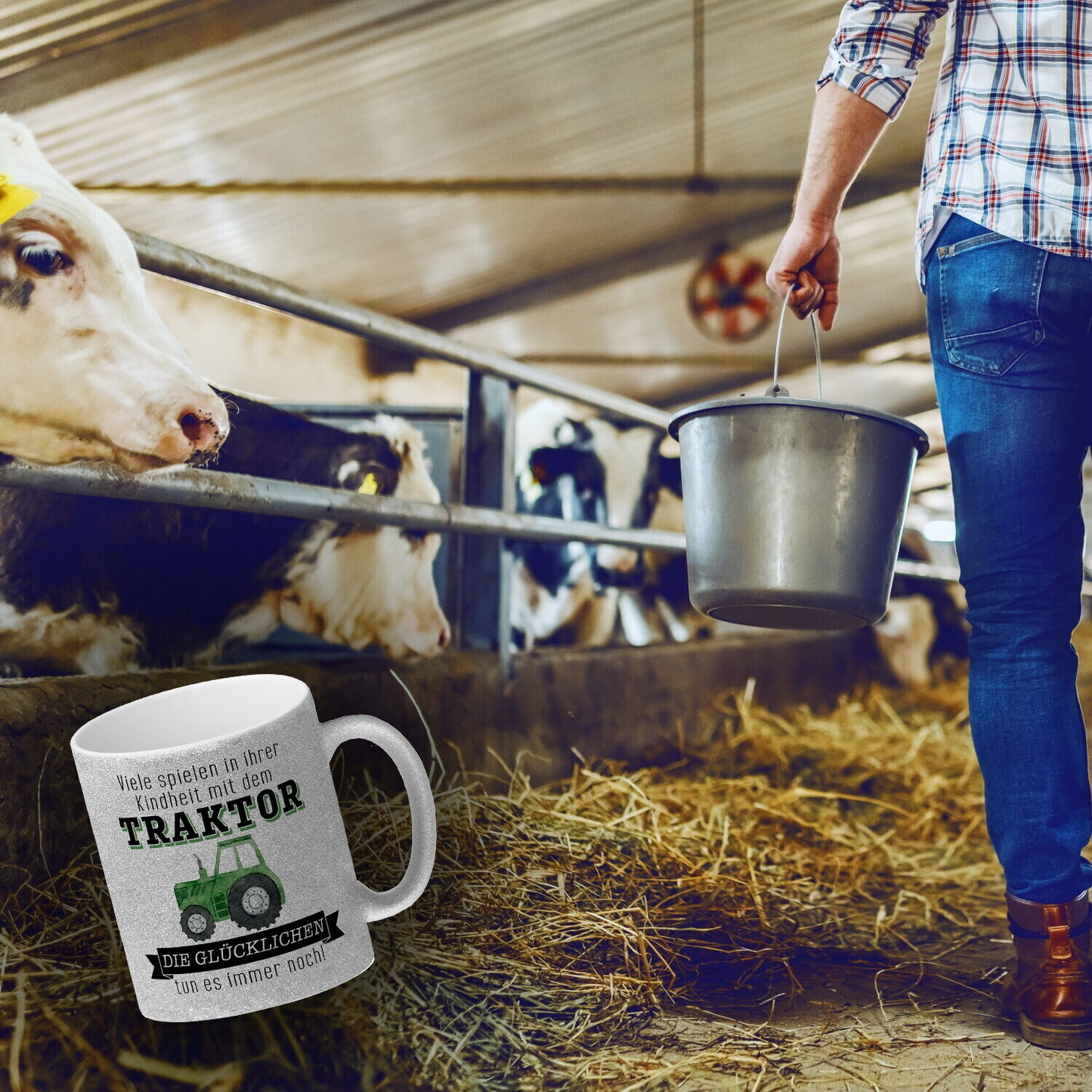 Traktor Glitzer-Kaffeebecher mit Spruch Kindheitsträume - Für immer Traktor fahren