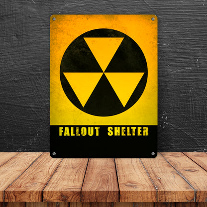 Metallschild mit Fallout Shelter Atomschutzbunker Motiv