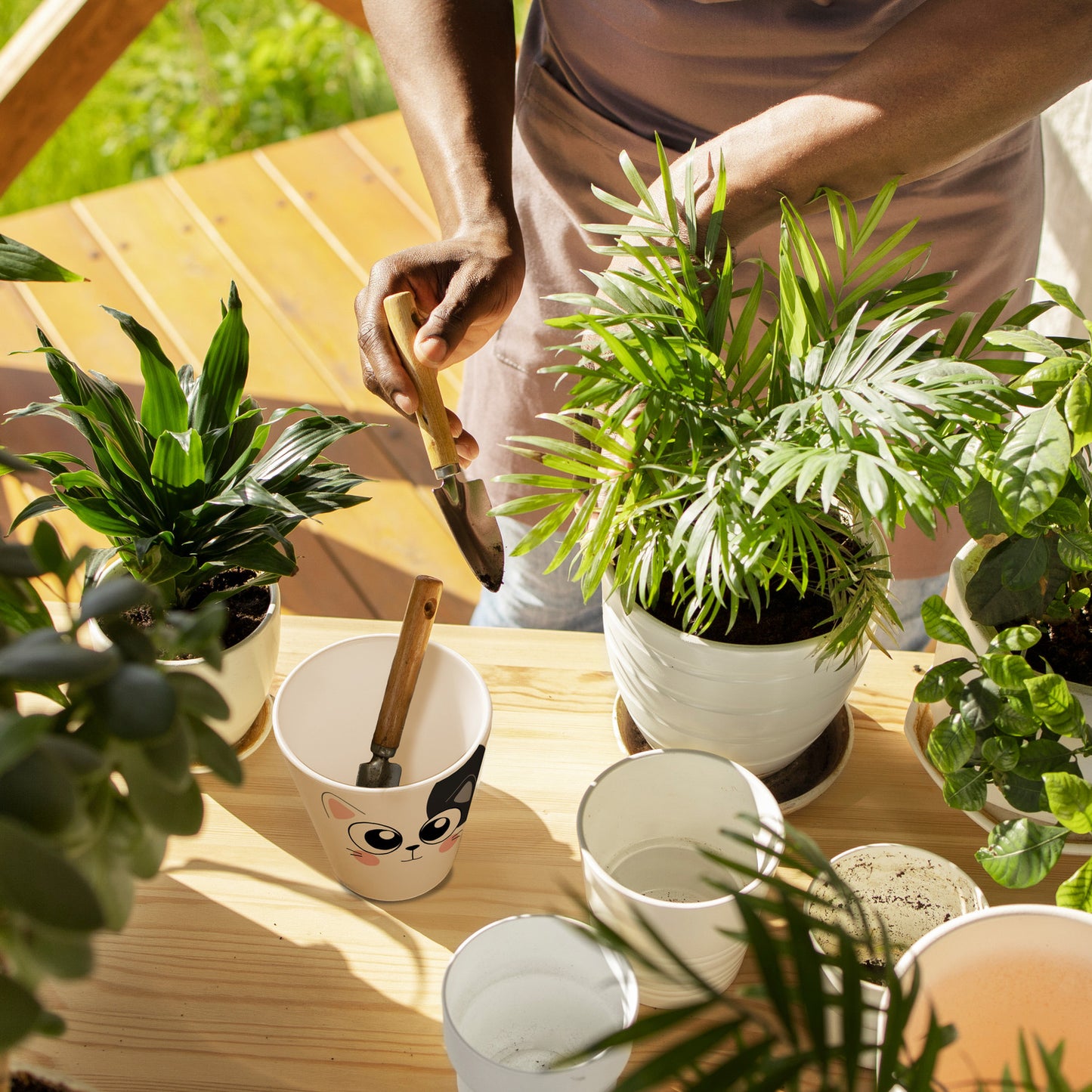 Katzen Blumentopf mit schwarzer Katze