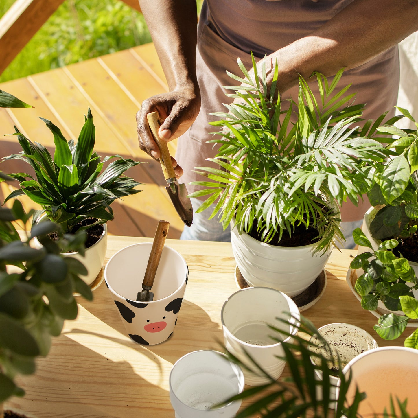 Kuh Blumentopf mit Flecken in schwarz