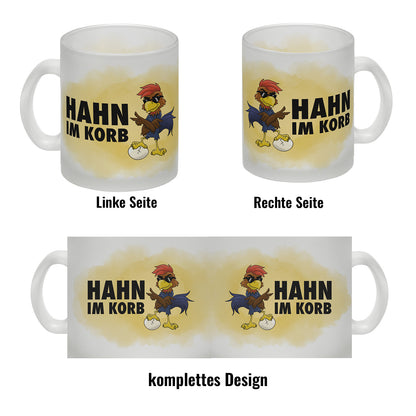 Hahn im Korb Glas Tasse Das einzigartige Cartoon-Motiv eines Hahns macht diesen Kaffeebecher zu einem echt ausgefallenem Geschenk für Kollegen, Familie und Freunde die vielleicht alleine als Hahn im Korb sitzen. mit Cartoon-Hahn, Aufschrift Motiv