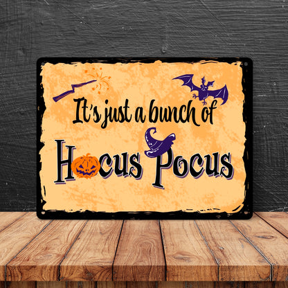 Metallschild XL in 21x28 cm mit Halloween Motiv und Spruch - It's just a bunch of Hocus Pocus -