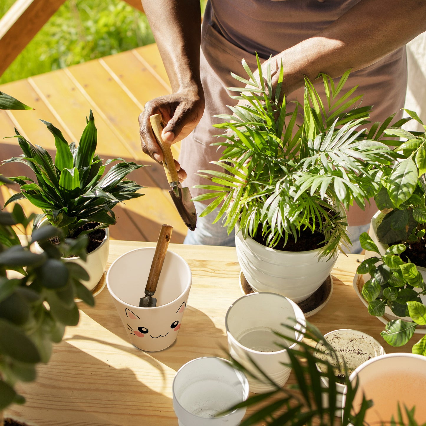 Katzengesicht Blumentopf mit niedlicher Katze