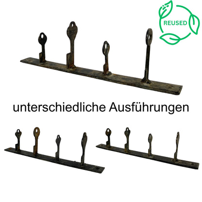 Keys Reused Schlüsselhalter aus recyceltem Metall in zufälliger Variante