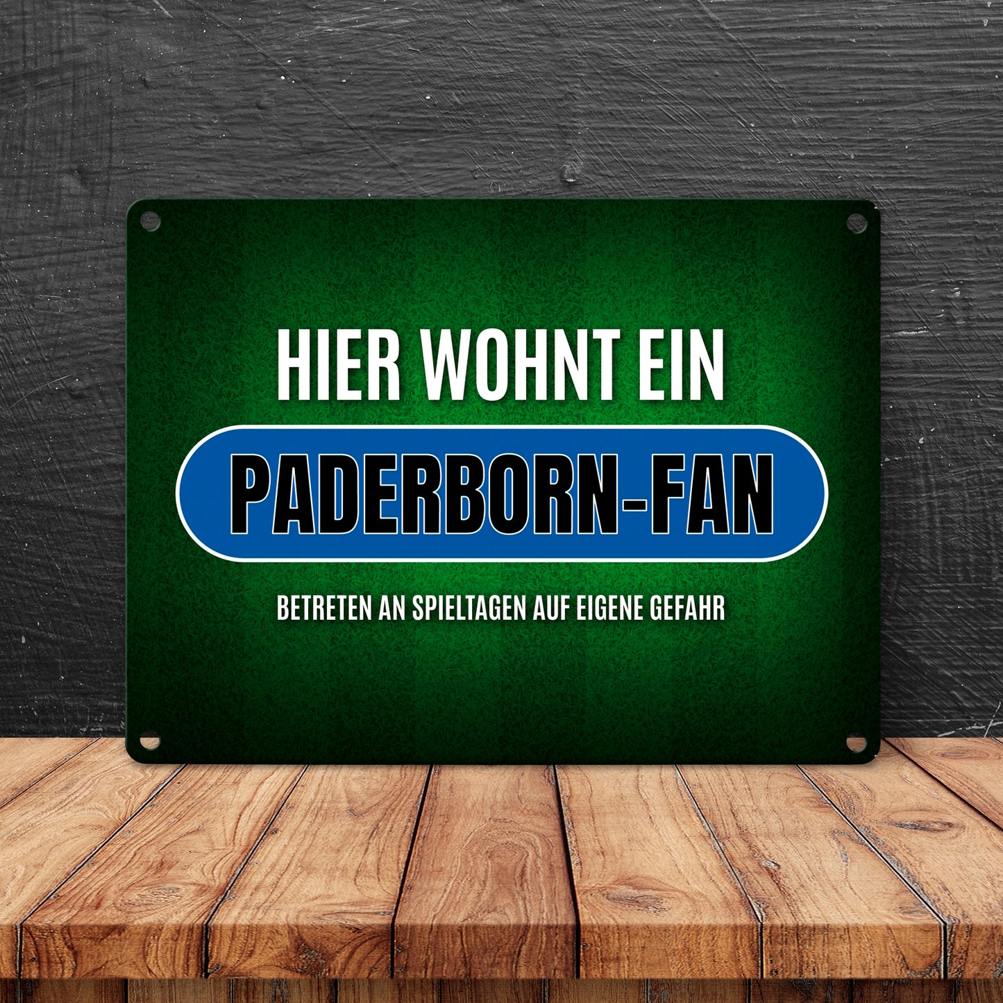 Hier wohnt ein Paderborn-Fan Metallschild mit Rasen Motiv