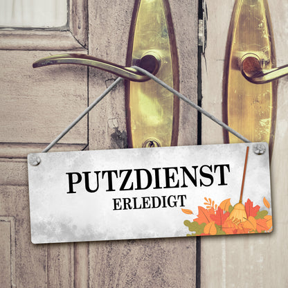 Putzdienst oder Putzdienst erledigt Wendeschild mit Kordel